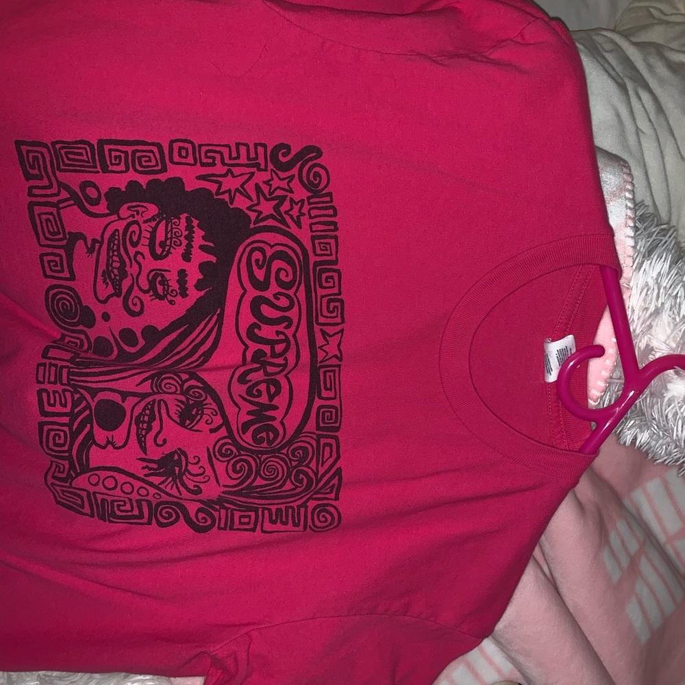 Supreme faces tee